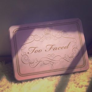Two faced kit, 16 eye shadows, blush bronzer, glow